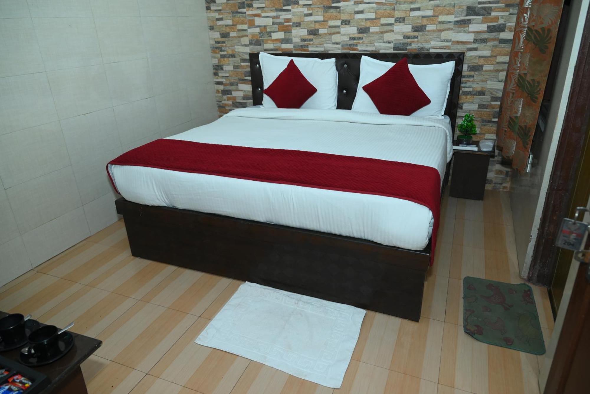 Ravi Br Group 3 Star Guest house