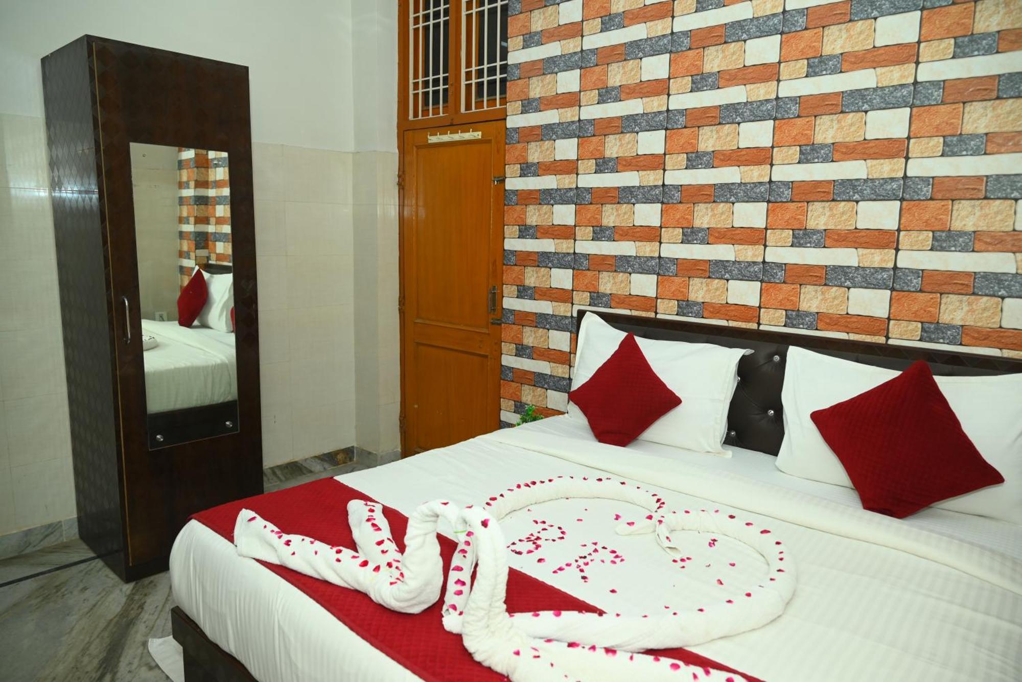 Ravi Br Group 3 Star Guest house *